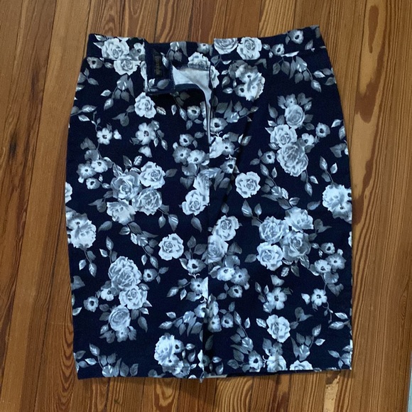 Mikarose floral stretchy skirt - Picture 2 of 3